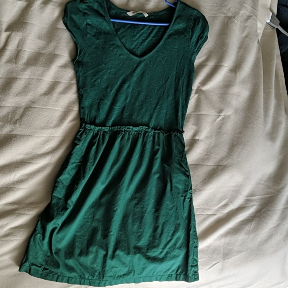 Green dress with pockets!